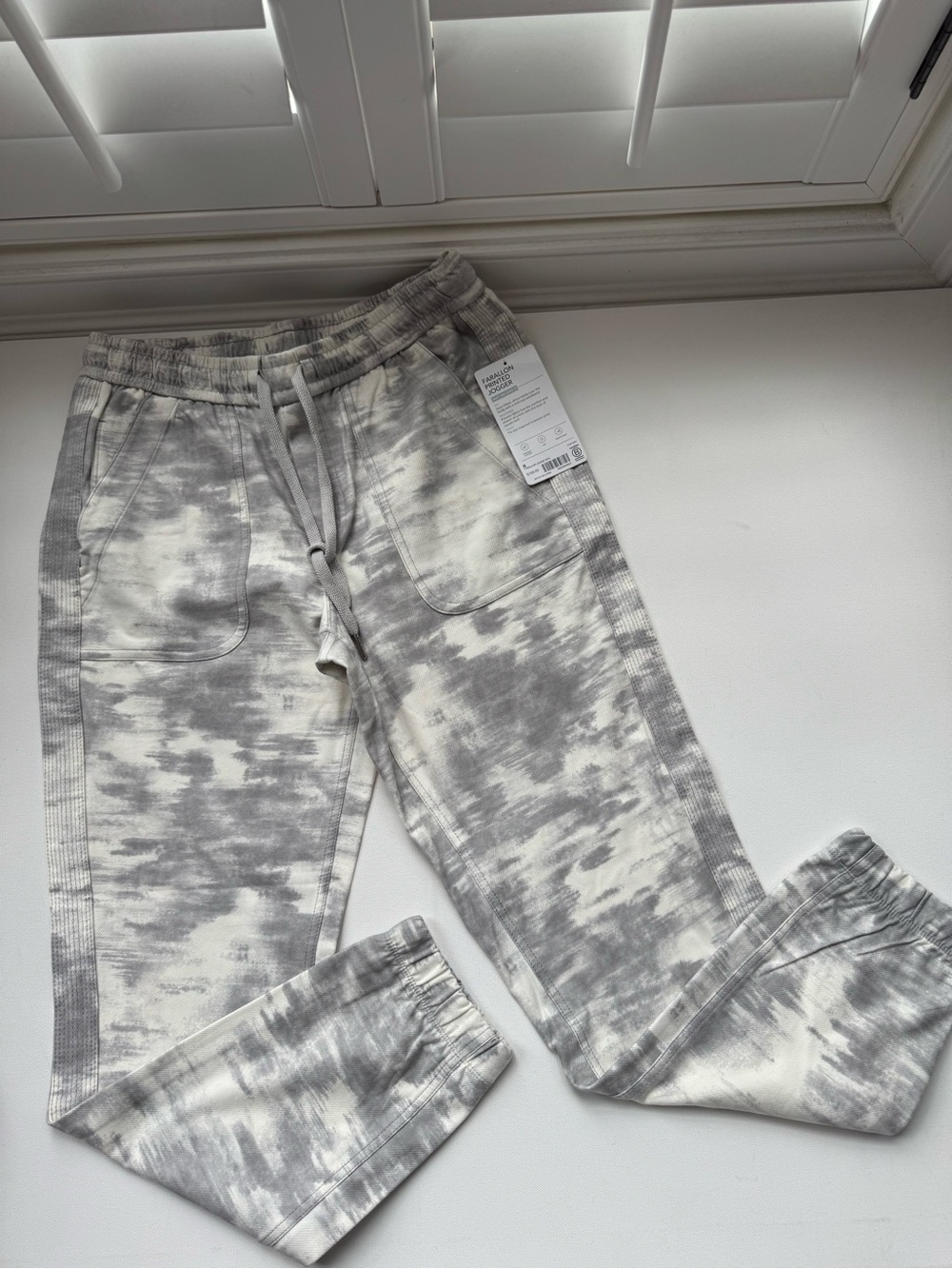 Women’s Athleta Farallon Printed Jogger Gray Tie Dye Size 6 NWT Organic Cotton